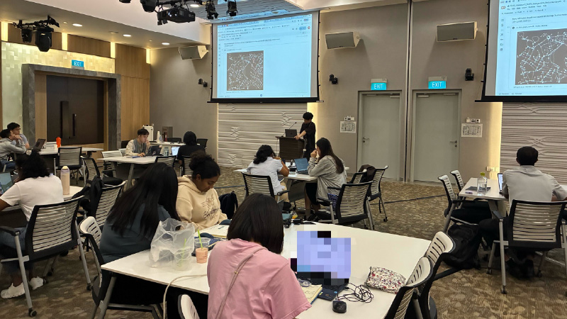 奥山さんによるハンズオンの様子