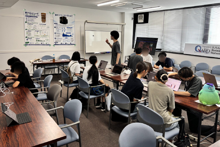 体験会の様子 研一も体験中