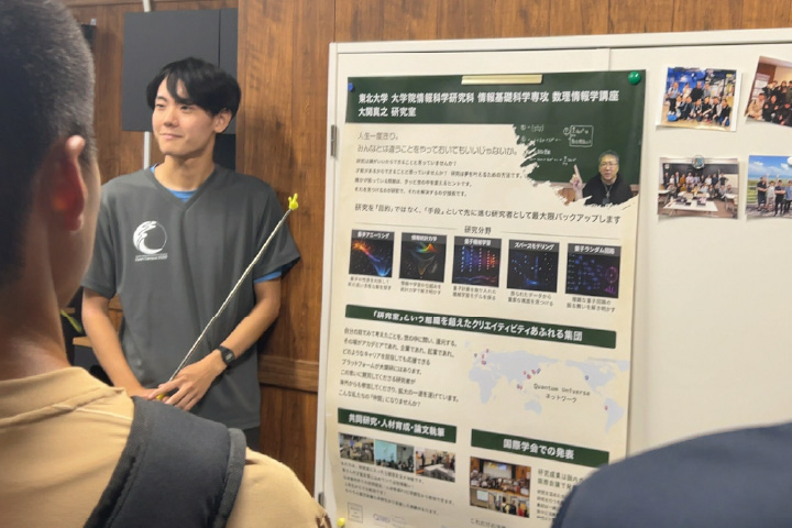 加藤さんによる研究室紹介の様子