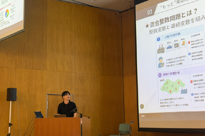 吉原 拓磨さんの講演時のステージの様子